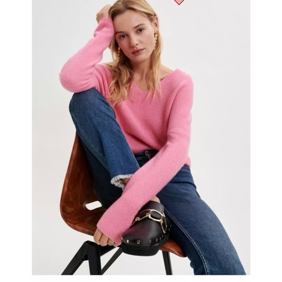 -Maje
Low-Cut Ribbed Cashmere
Sweater pre-owner size 0 - Picture 4 of 13